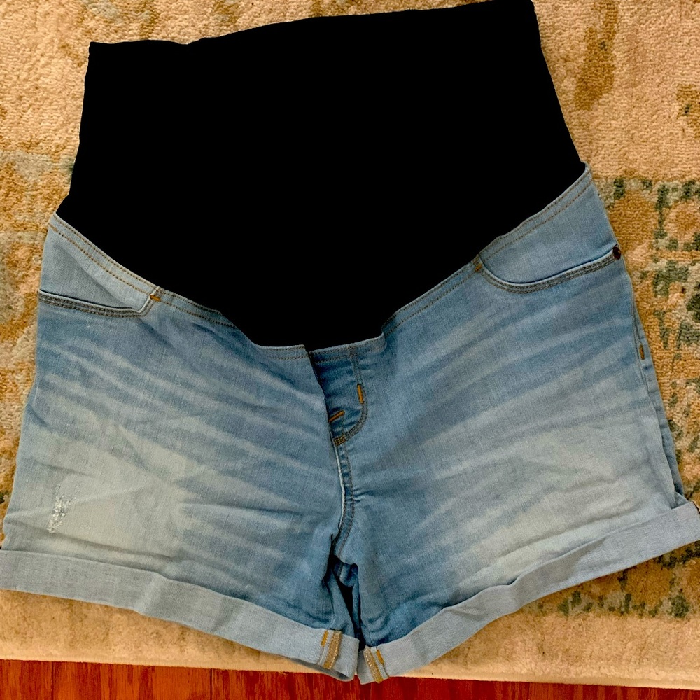 Isabel maternity shorts